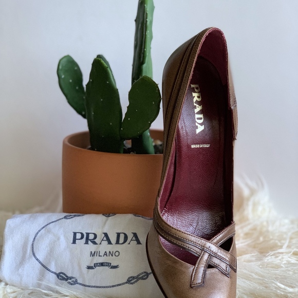 Vintage Prada Pump in Antiqued Tan Leather - Picture 8 of 8